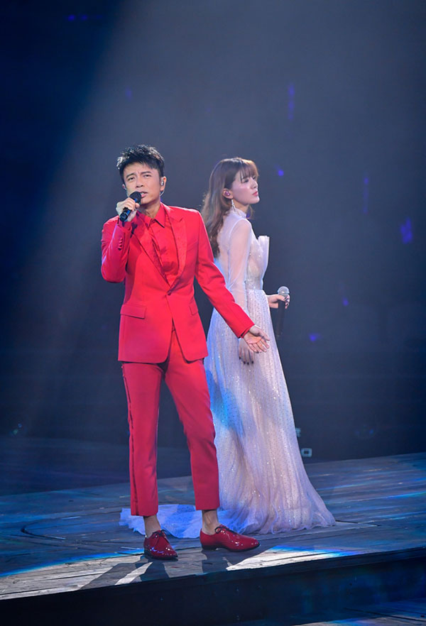 李克勤演唱会阿兰做嘉宾.jpg