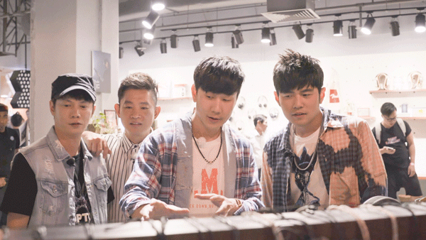 《周游记》-林俊杰&周杰伦.gif