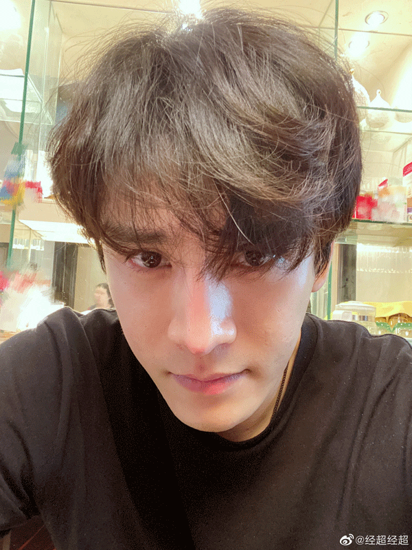 经超阳光帅气.gif