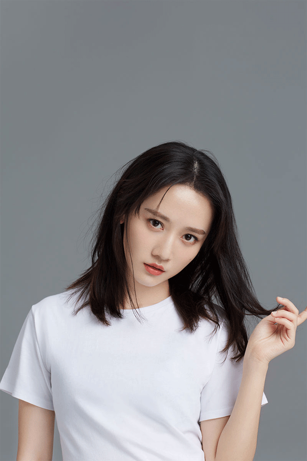 李墨之写真演绎夏日时尚随性自然元气满分