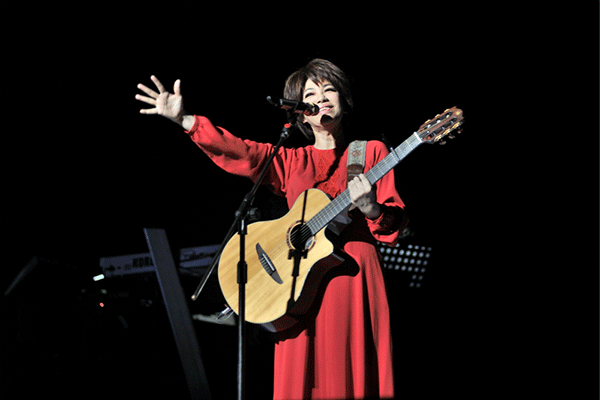 2蔡琴木吉他弹唱.gif